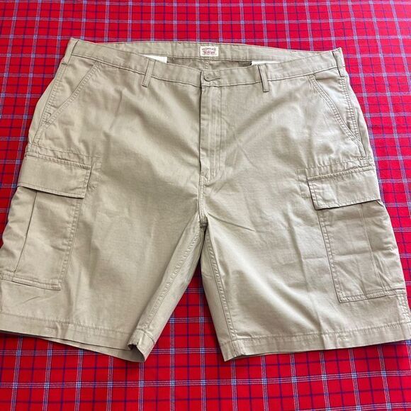 Levi’s Men’s VTG Khaki Cargo Men’s Loose Fit Shorts Size 46 - Picture 1 of 12